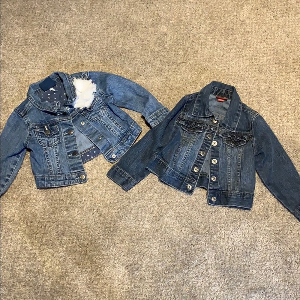 2T denim jacket set.